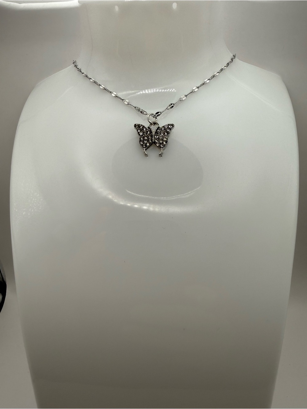 Women's Rhinestone Butterfly Pendant Necklace – Silver Tone Beautiful - Picture 1 of 5